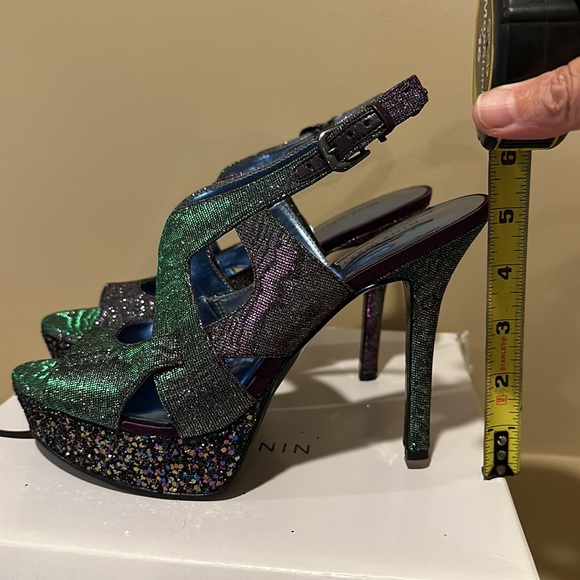 A Fun, Sparkly, Sexy women’s platform sandal.  Multi color sparkly shoe - Picture 3 of 7